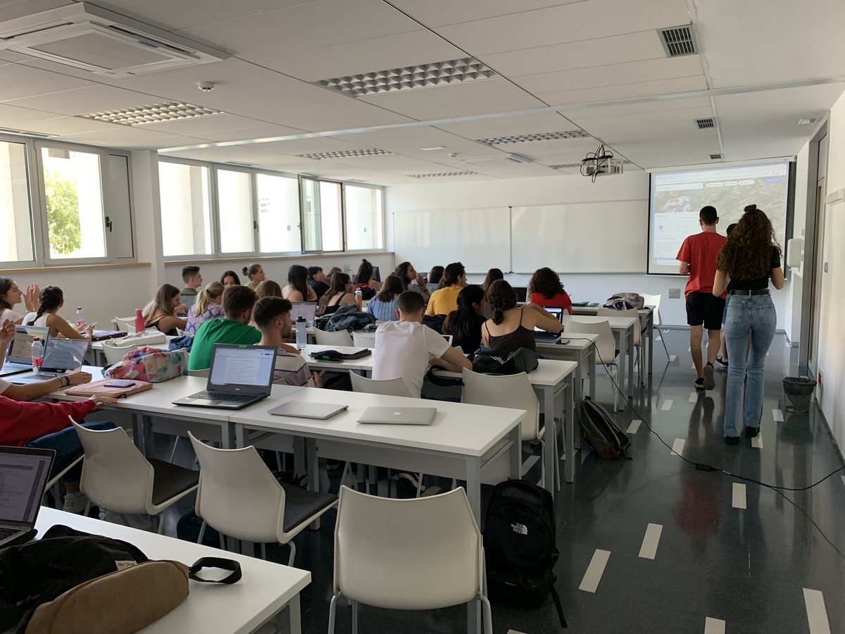 polisea's tweet image. Esta mañana en clase de creación de empresas estamos repasando las Agendas Urbanas de la provincia de Granada para generar potenciales ideas que den respuesta a los retos del territorio @dipgra @AUGranada_2030 @CanalUGR @MedialabUGR @_PepeEntrena  #UGRemprende