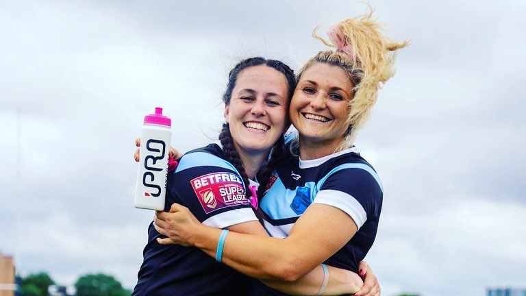 CardiffDemons's tweet photo. 🚨 Proud Club Alert 🚨

Our very own @ffionalicelewis and @LNorkett have been selected as part of the Welsh Rugby Union World Cup squad and we couldn’t be prouder!

We can’t wait to watch you tear it up in NZ, go well girls 👊🏼💥 

#WelshInternational #DualCodeInternational #Proud https://t.co/ud12XScRBQ