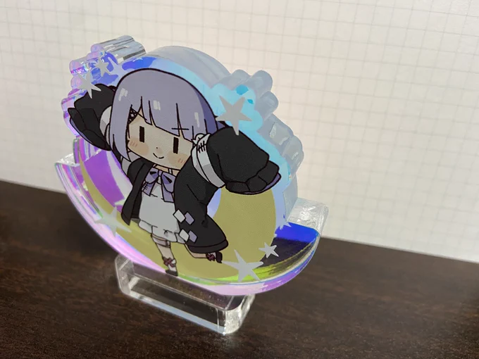 紫宮のゆれるアクリルブロック欲しくて作ったら良い感じにできた!偏光アクリル使ってて、背景や角度で色変わるのも面白い 