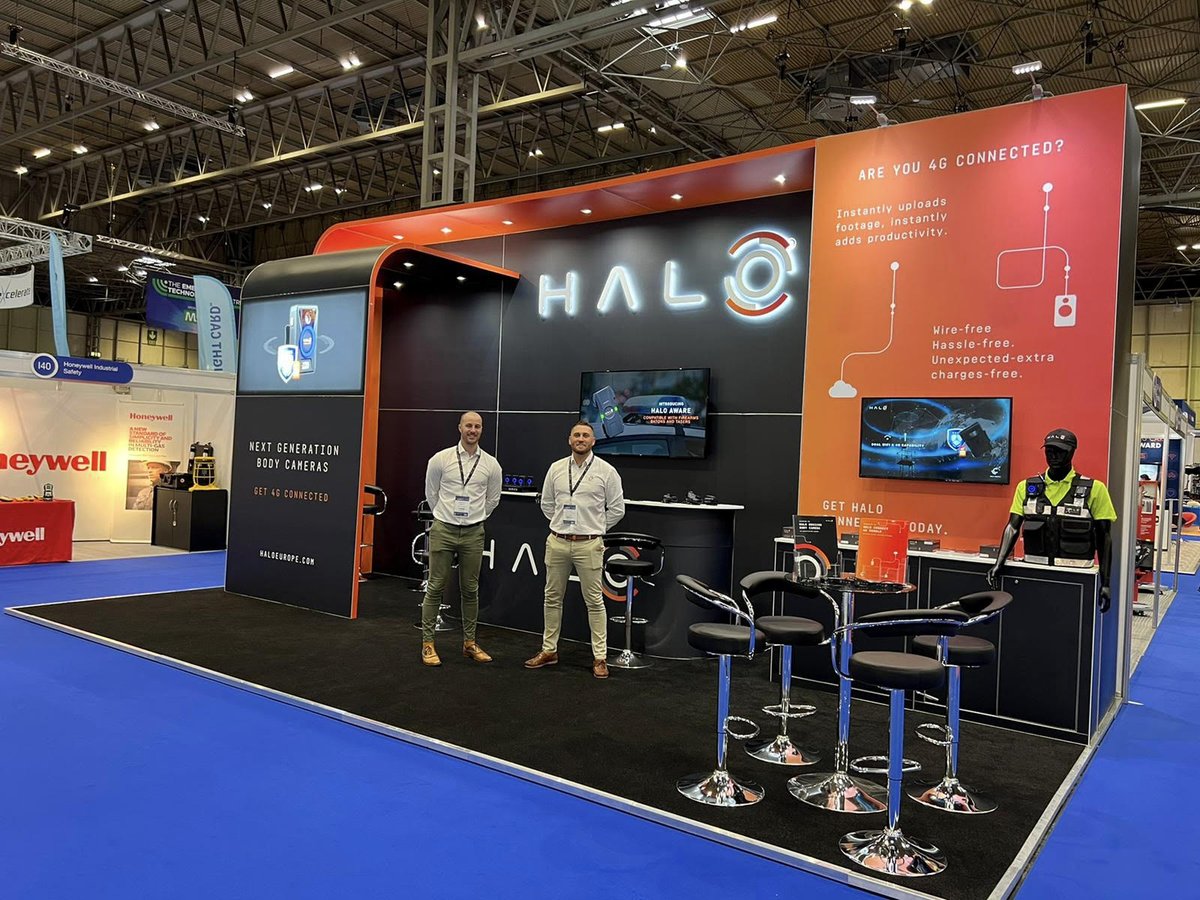 HALOSBodyCams's tweet photo. Hello from Birmingham! We're back with a sophisticated new look. 👀🔥
The HALO bodycam leasing team is exhibiting our range of cutting-edge body cameras to the security industry at
@emergencyukshow today and tomorrow.
https://t.co/T7R4if5t1l - #BeyondBodyCams #ESS22 https://t.co/s3Z7mY47Wc