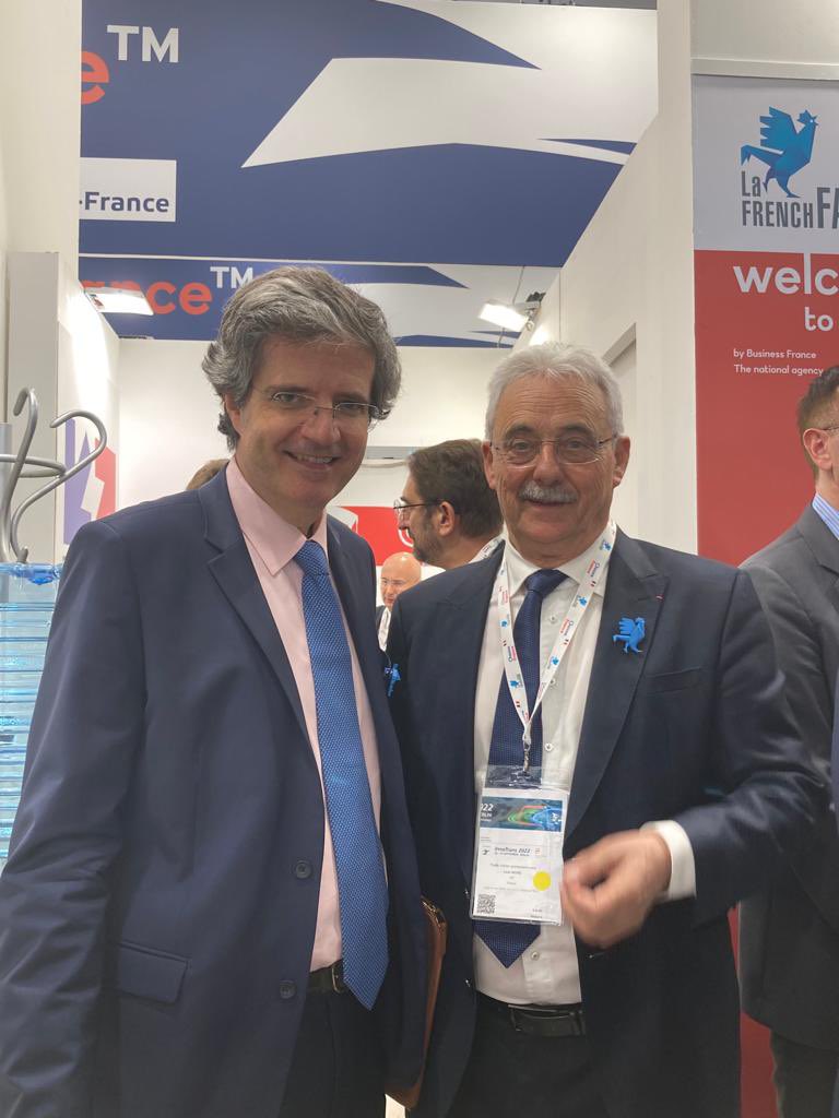 Des échanges fructueux et constructifs pour l’avenir de la filière #ferroviaire. Merci à notre Ministre <a href="/CBeaune/">Clément Beaune</a> #Innotrans2022 <a href="/businessfrance/">Business France</a> <a href="/LouisNegreCSM/">Louis Nègre</a> <a href="/f_myer/">Francois Meyer</a> <a href="/Gautier_Brodeo/">Gautier Brodeo</a> <a href="/Diego_DIAZ_SNCF/">Diego DIAZ</a>