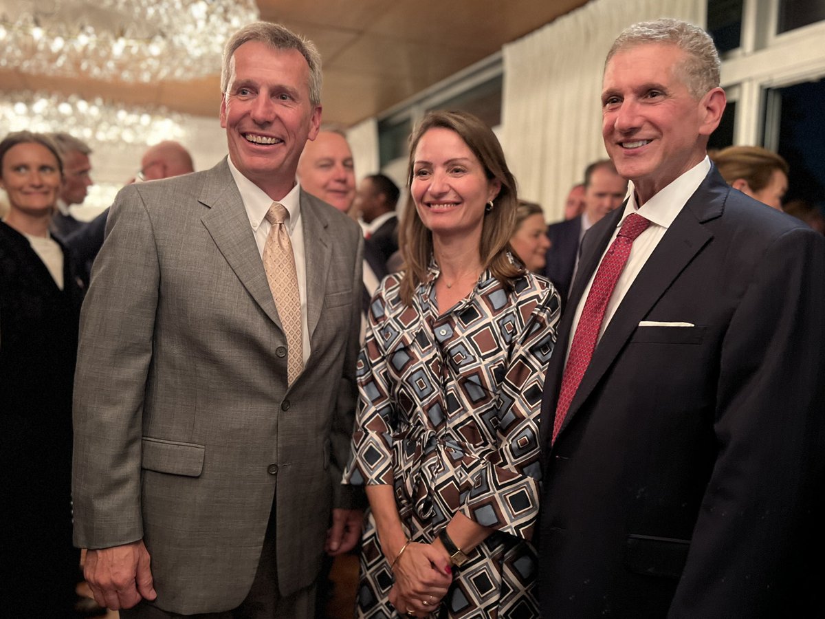Last night🇩🇰PM Mette Frederiksen arrived in Washington DC:"Going green will pave the way for new jobs for your citizens, new opportunities for your communities.Let's build the partnership to make the best of these opportunities - for the benefit of us all."#DenmarkinUSA <a href="/Statsmin/">Statsministeriet</a>