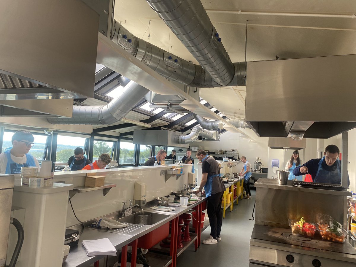 NCLStudentVoice's tweet photo. Lovely meeting our city and guilds professional cookery students this morning at our Cumbernauld campus π₯§π₯π₯ͺπ―ππ #hardatwork #campuskitchen #studentlife #productiveday #NCL22 β¨β¨β¨β¨ https://t.co/1K4ZVrUuIs