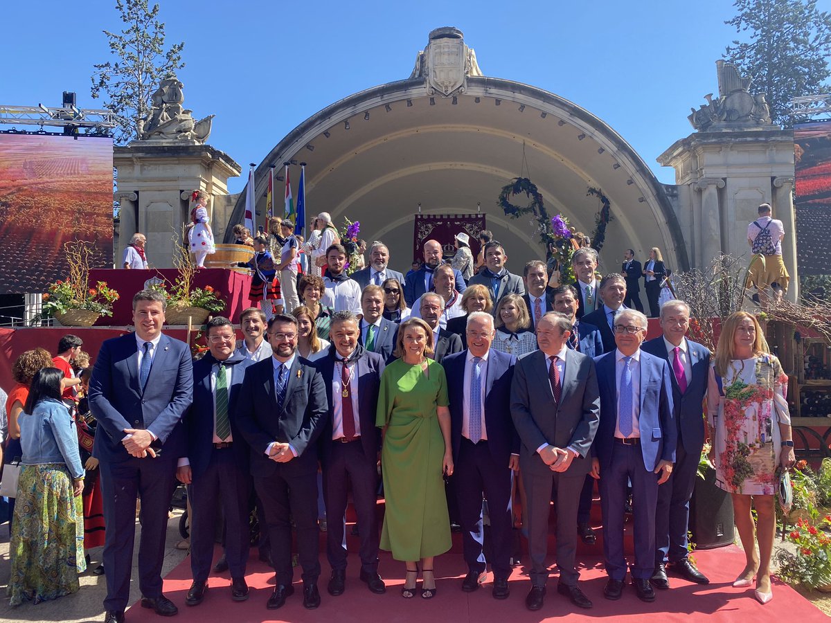 🍇En un día tan especial para todos los logroñeses y riojanos, hemos participado en el acto institucional del Pisado de la uva y Ofrenda del primer mosto a nuestra patrona la Virgen de Valvanera.

¡Viva la Vendimia! ¡Viva La Rioja!