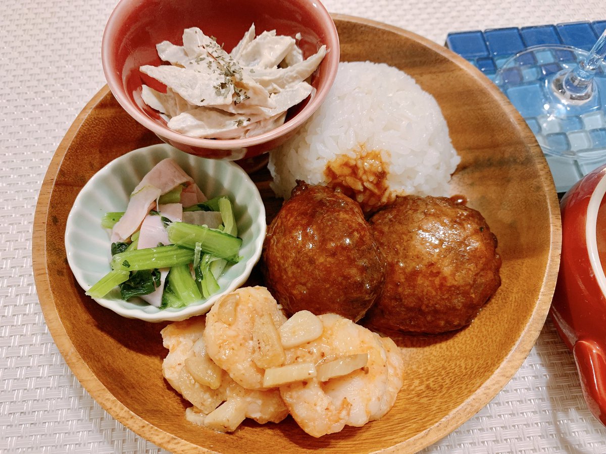 HotsuKitchen's tweet photo. ◼︎デミグラスハンバーグ🍖
◼︎ガーリックシュリンプ🦐
◼︎小松菜のバターソテー🥬
◼︎ごぼうのごまマヨ和え
◼︎ミネストローネ🍅

ワンプレートごはん✌︎

毎日作ってるんだけど投稿に至りません⸜( ⌓̈ )⸝

#おうちごはん
#料理 https://t.co/zbfeHGOJV3