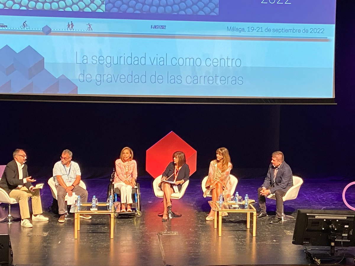 MartaRodrigoP's tweet photo. 🟣La #SeguridadVial en los Medios.Interesante mesa que he moderado en #JNSV2022, con reflexiones sobre el rol de la Prensa en la mejora de la seguridad de @Wannsee4761(@radio5_rne)@elenadecea(@seguridad_vital)I.Lillo(@DiarioSUR)Juanma Menéndez(@DGTes)Mar Cogollos (@AESLEMEONLINE) https://t.co/lcxSTUClP3