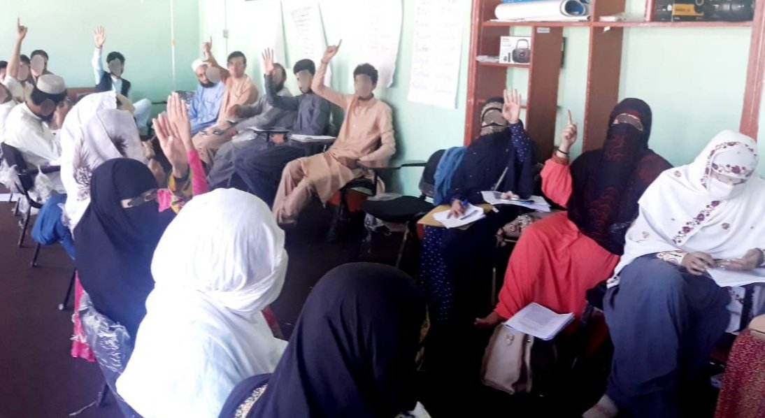 AtRiskTeachers's tweet photo. Basic classrooms, but all students very keen to learn. #BritishCouncil programmes enabled students across 🇦🇫, but when the Taliban took power, we left the teachers behind. 109 former BC teachers are living in hiding.
#AtRiskTeachers #EDI
@FCDOGovUK @ukhomeoffice @trussliz @GOVUK https://t.co/WoNnpvKGTi