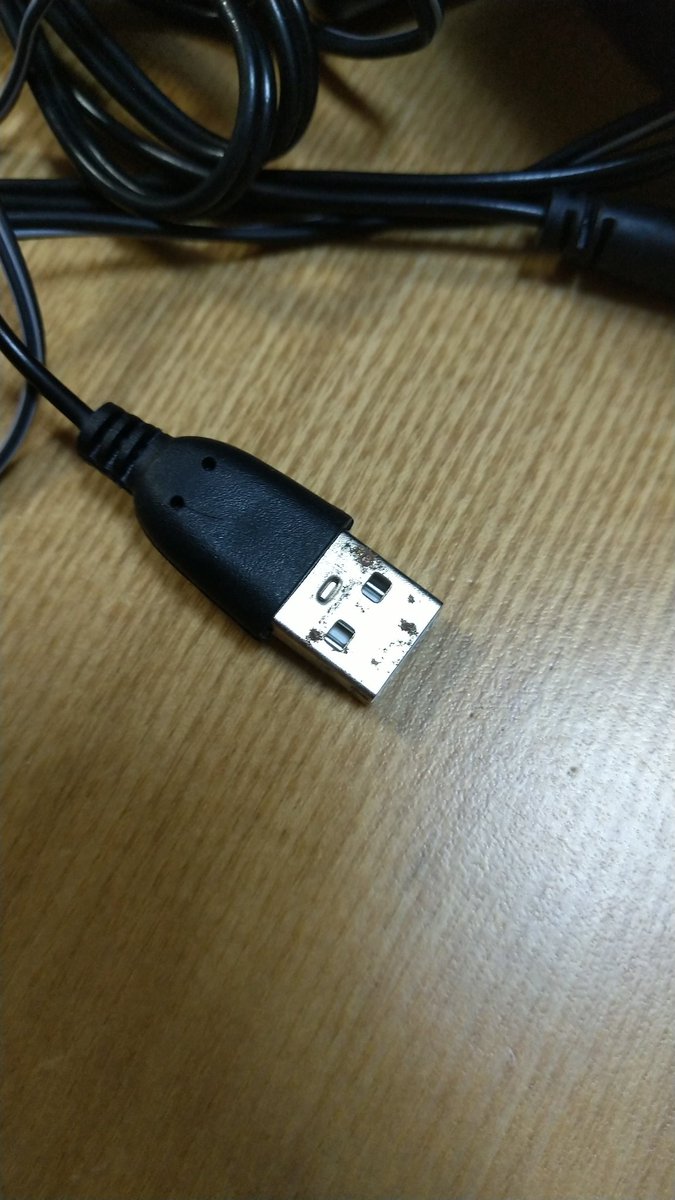 utaka54525433's tweet photo. ダイソーの300円スピーカー
安いけどこの品質はちょっと…
勘弁だな https://t.co/FXSbL5A6PF