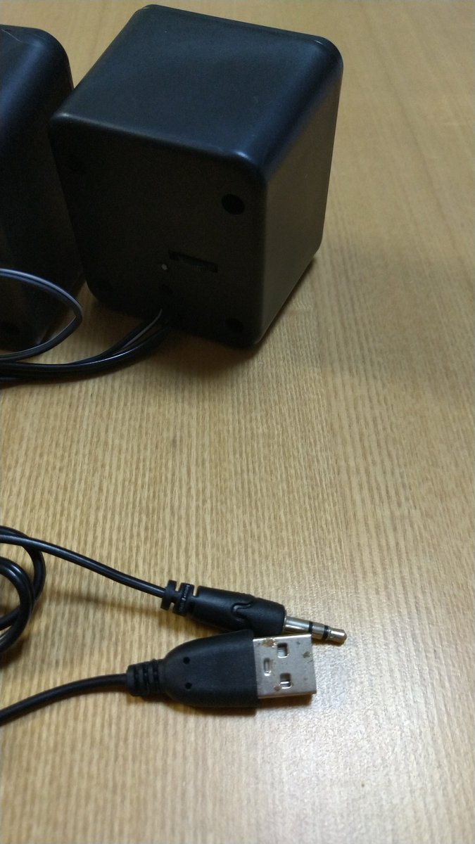 utaka54525433's tweet photo. ダイソーの300円スピーカー
安いけどこの品質はちょっと…
勘弁だな https://t.co/FXSbL5A6PF