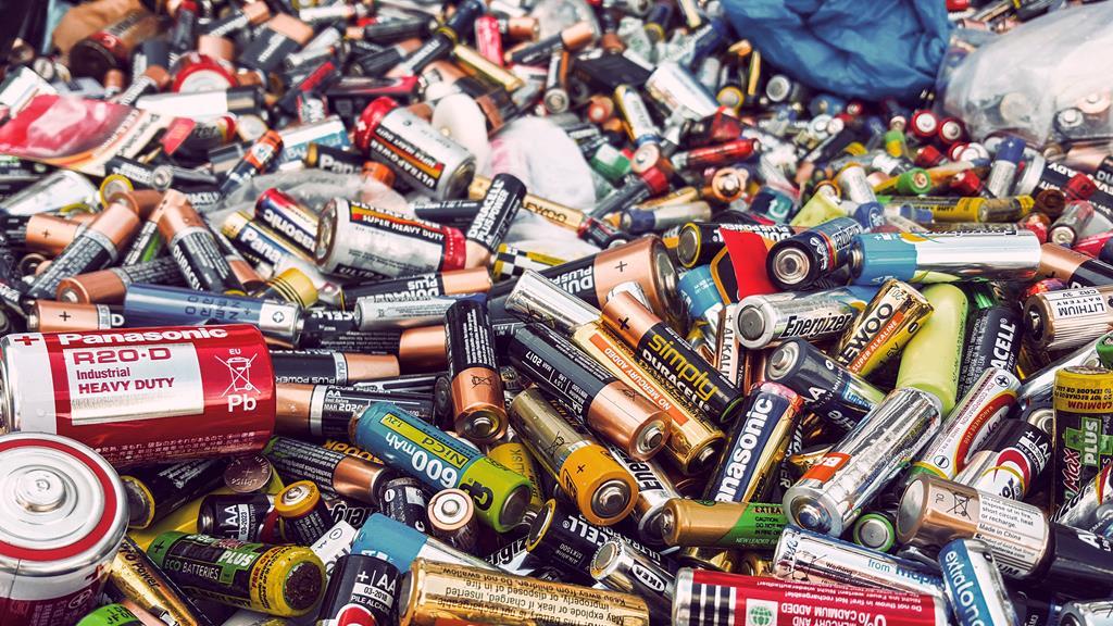 We've partnered with @BeyondRecycling
 #Swansea to become a pop-up #recycling centre for #GreatBigGreenWeek.

Drop us the following items:
BATTERIES
CDs and DVDs (cases and inlays removed - these go in your kerbside plastic and paper collections)
CORKS
BROKEN MOBILE PHONES