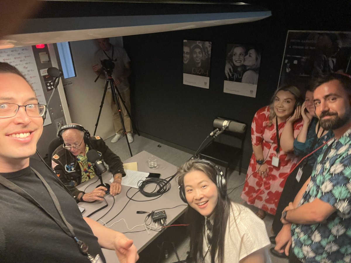 Here we all are live on radio with @DoctorKarl today talking all things science for #ABCTop5Science before we did Q&A with primary school kids around Australia. What an amazing day! Our Top5 team have so many great ideas for #Scicomm content 💡 @EyeResearchAus @UniMelbDOVS #MSHS