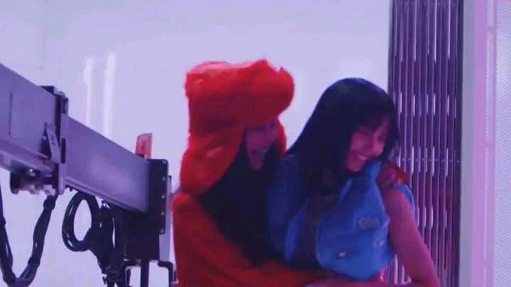 lalisxbp's tweet photo. JENLISA💗🥺🥰 https://t.co/g5nihh0WxN