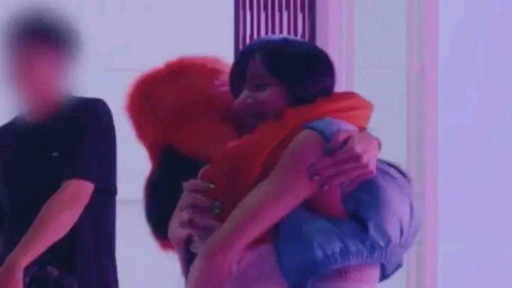 lalisxbp's tweet photo. JENLISA💗🥺🥰 https://t.co/g5nihh0WxN