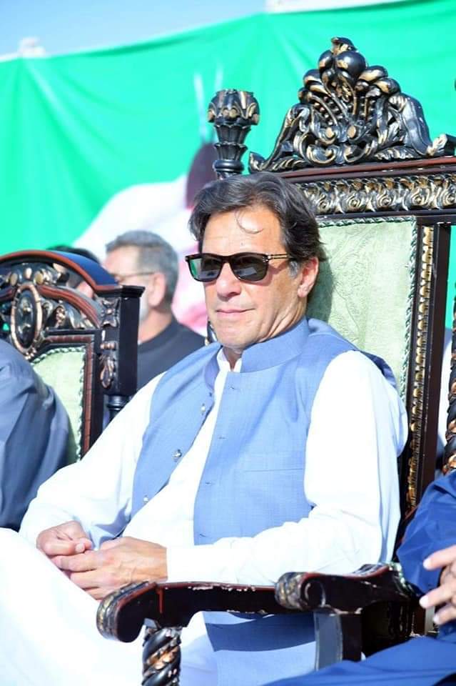 Ajwa_5's tweet photo. Imran Khan took strong action against the massive land mafia who had the full backing of the ruling elite and had these state lands worth billions of dollars removed from the land mafia. 
@TeamSP__

#سالارپاکستان_عمران_خان https://t.co/6eCkOG47cl