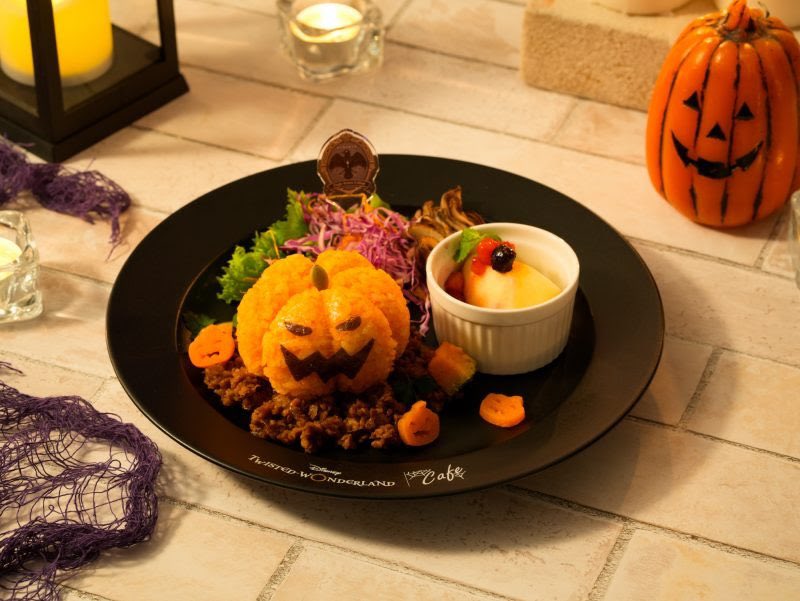 YuuRei20's tweet photo. The Twst Cafes are back for their 3rd run starting from October 7th, and this time the theme is Halloween!

The four cafes will offer Grim’s soy cream sauce pasta, a ghost burger with tofu tartar sauce, jack o’ lantern soy meat keema curry and NRC waffle-style pancakes. https://t.co/lg4oCar3yN