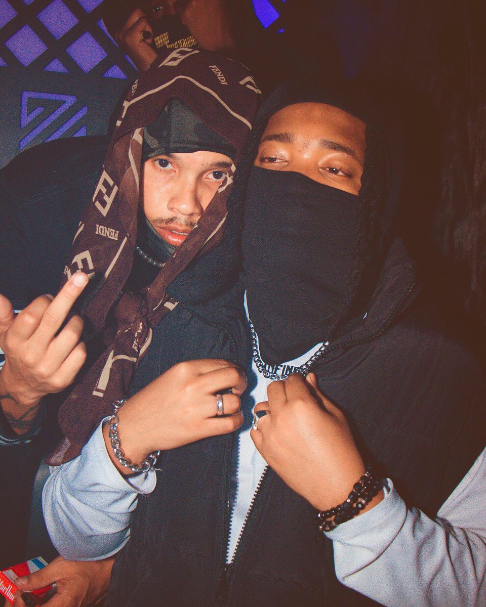 Die_Mondez's tweet photo. Mask On So They Don’t See Us When We Sliding Thru The City . https://t.co/V9SSFg5EkX