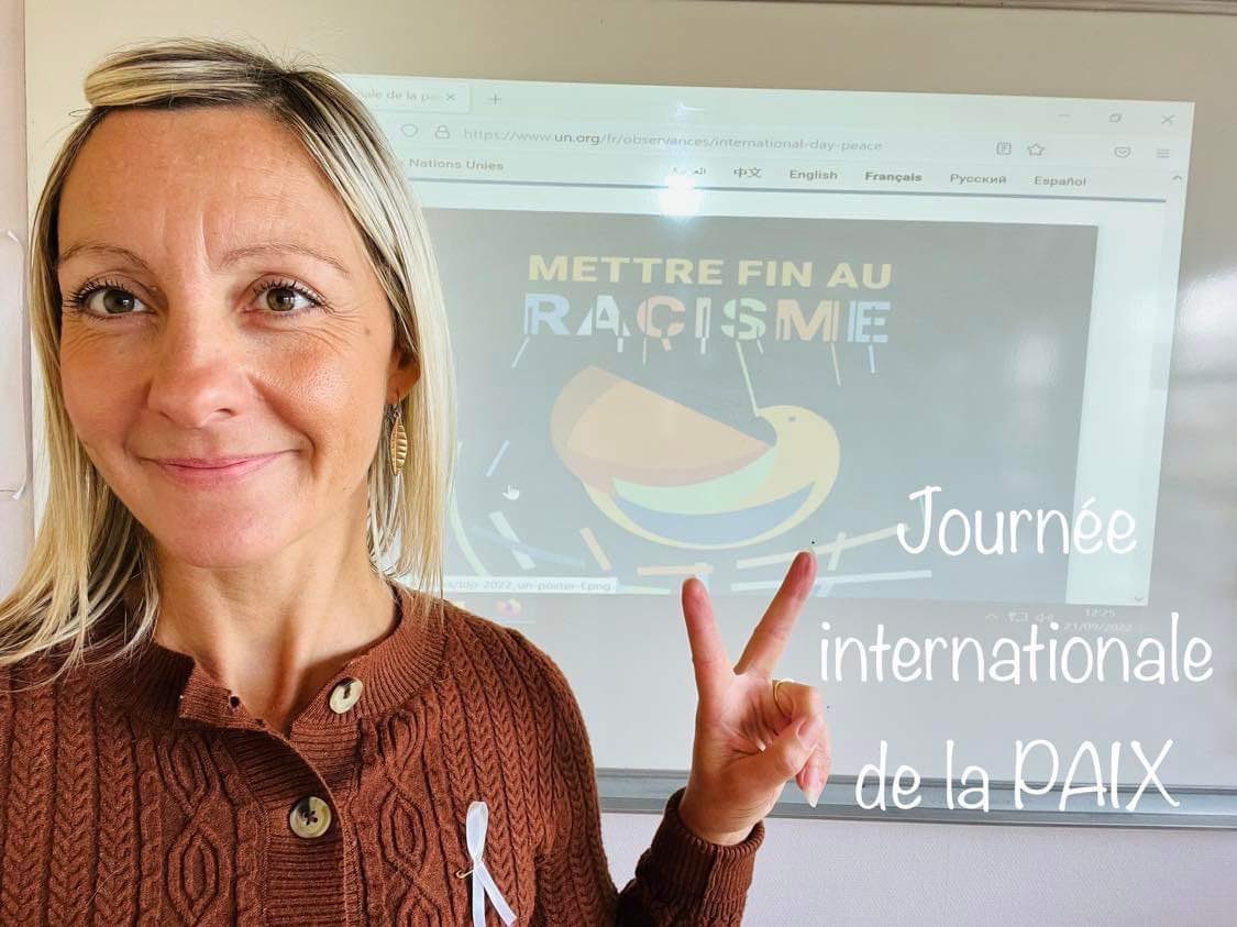 EvaLienard's tweet photo. #JourneeInternationaleDelaPaix 

☝️ Mon petit doigt m’a dit : « Quelque chose de durable se passe au lycée Savary-Ferry à Arras » https://t.co/hu8zDPGgCz