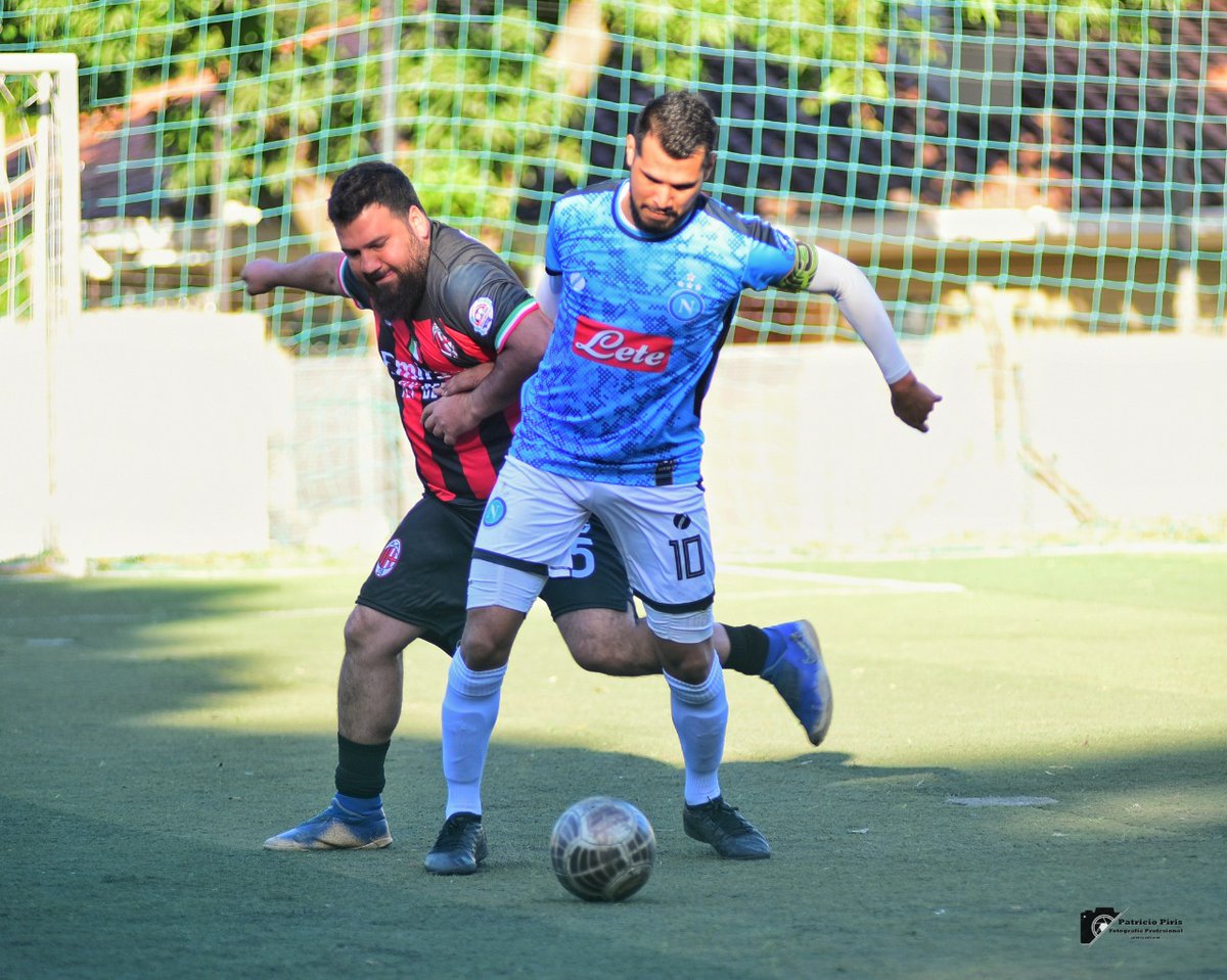 010Napoli's tweet photo. 📋 6ta fecha #ExaCNRA 🏆.

Victoria 3 a 2 vs #Milan09 👊🏻.

Áspero partido 💥.

El conjunto de la 09 vendió carísima la derrota, jugando un partido inteligente, en el que cerró muy bien sus lineas 🚫.
Y lo que nos pegaron loco 😵.
(#DiegoM #HectorC 👀) https://t.co/ZsRwRzc8VM