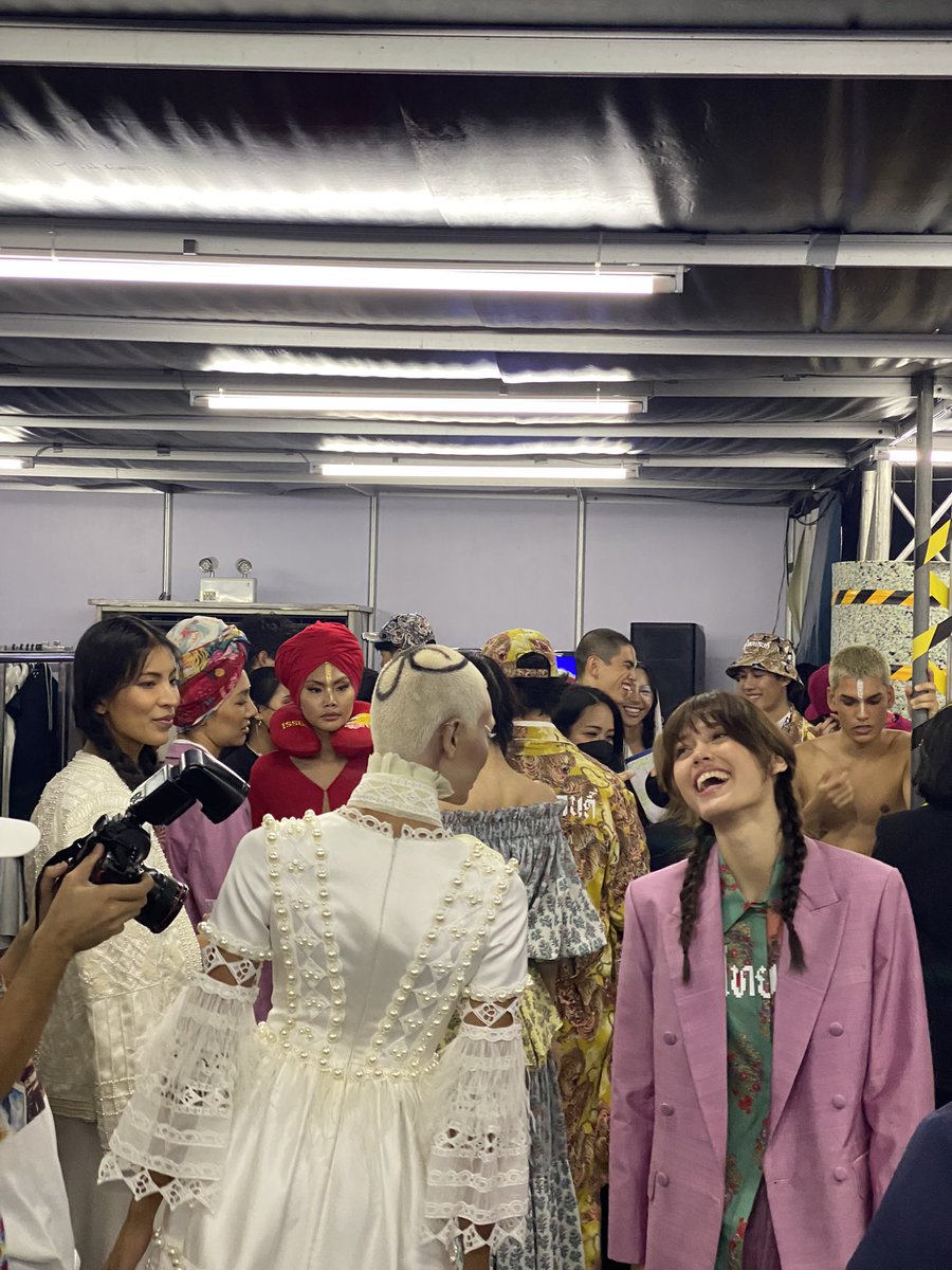 imokvatchara's tweet photo. เริ่มเลย #bifw2022 #macbackstage https://t.co/kj0wIQYeip