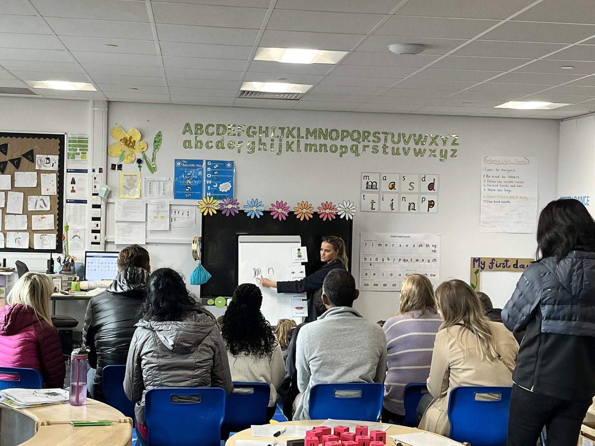 RosecliffeSpen1's tweet photo. Today we held our Phonics in Action Workshop for parents new to Reception and @RuthMiskinEdu Read Write Inc.
Parents learned about how we teach reading and then saw it in action in class!
#phonicsinaction #FredTalk ๐ธ#RosecliffeFamily @satrust_ https://t.co/F2RZ1JIMS5