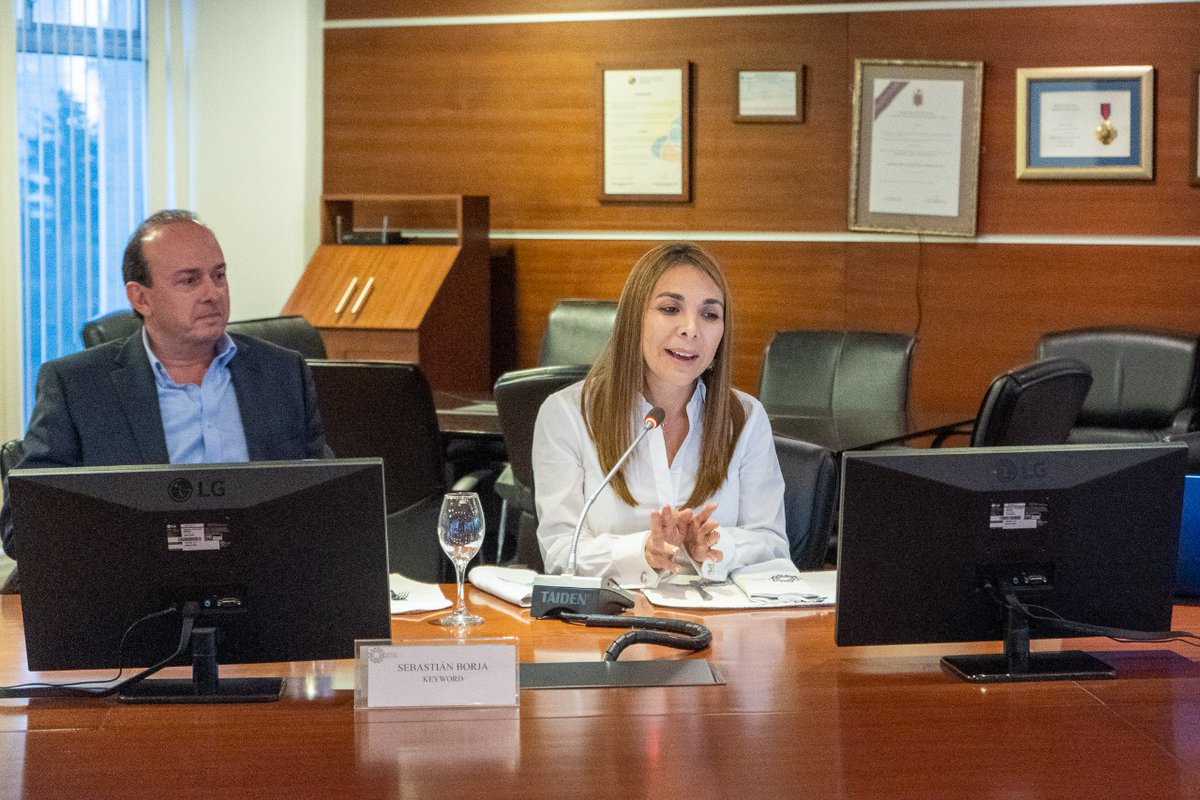 CamaraCIP's tweet photo. 📢#CIPInforma | María @PazJervis es la nueva Presidenta Ejecutiva de la CIP. Es la primera mujer en presidir el gremio en 86 años de historia. Bajo su liderazgo, continuaremos trabajando por el desarrollo sostenible del país 🇪🇨🏭🏗️
✅Conoce más: https://t.co/0x0XwoIT4Q https://t.co/T4ZIq39shc