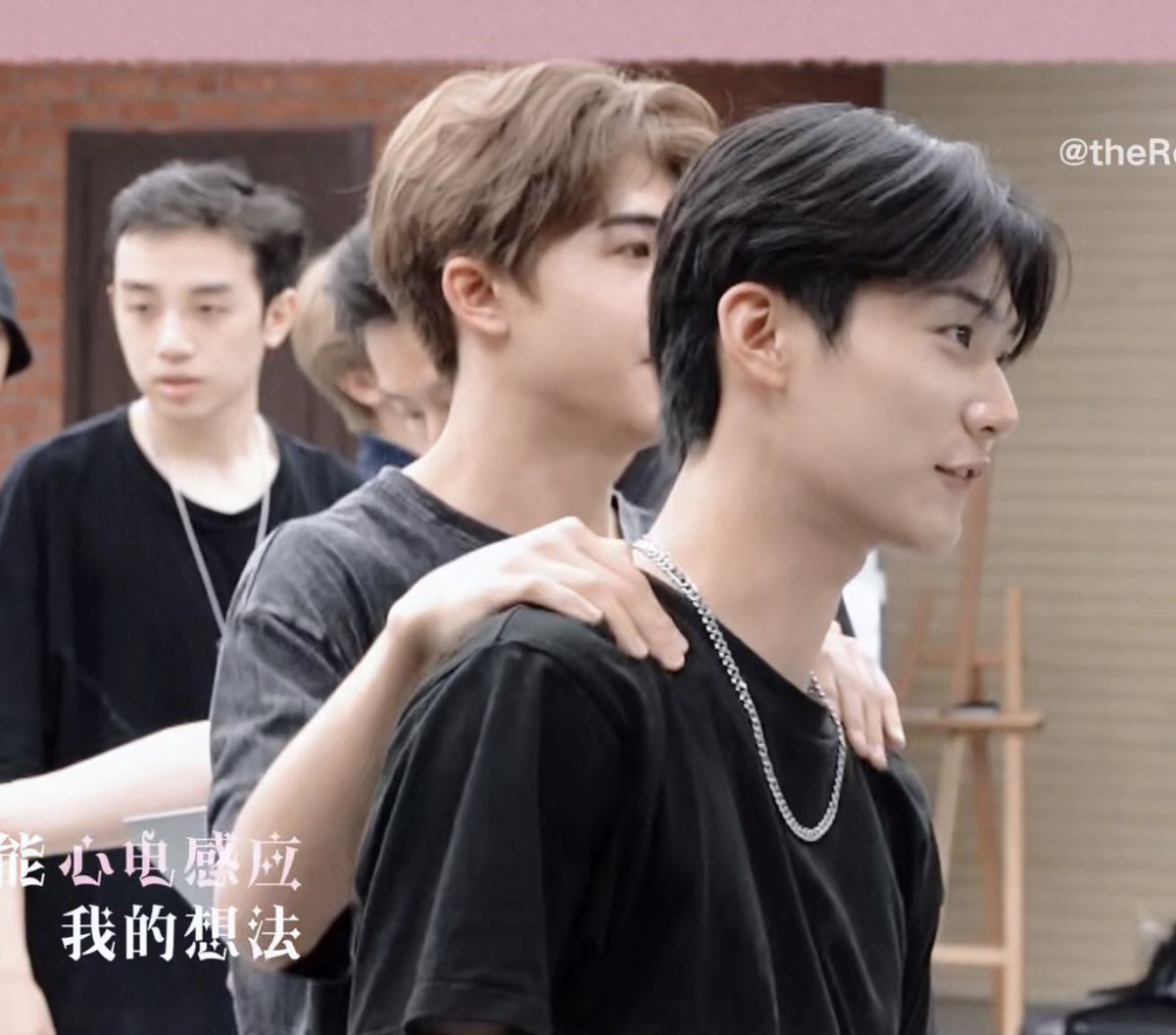pkpkp0510's tweet photo. Taller than Daniel confirm👌🏻 https://t.co/njBeMbrKyJ