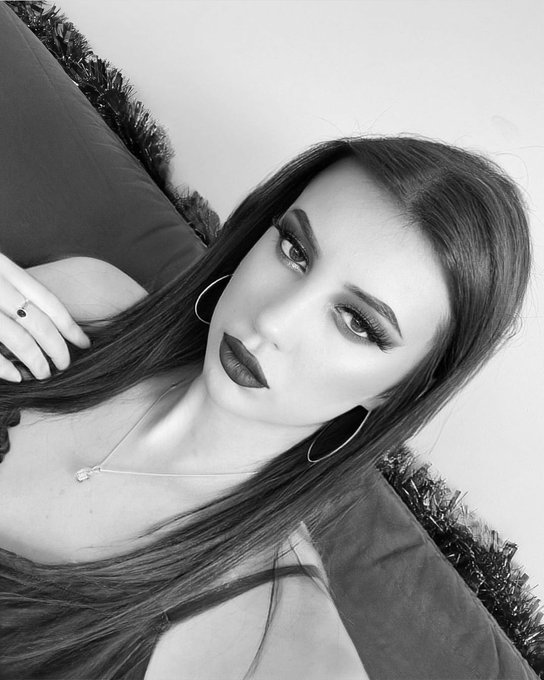 La sublime @linaluxa_ ! Retouvez sa boutique ici ⬇️⬇️⬇️  https://t.co/74D5gByIgu https://t.co/ldZ3wV<a class="tags" href="/tag/linaluxa_">@linaluxa_</a>