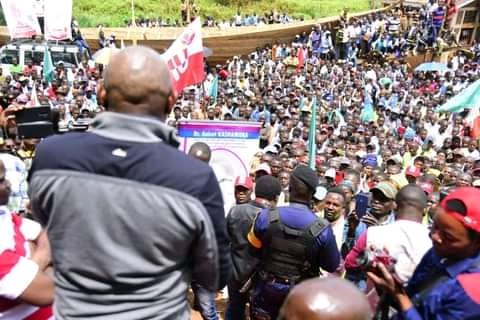 OmbaKasongo's tweet photo. #idjwi sous contrôle

L'homme de la paix et non de épée mwalimu @VitalKamerhe1 baba wa #Amani. 
@BillyKambale1 @MichelMoto1 @Bibishe6 @LwarhibaM @BobelabiR @NgazwaJean @ofelo14 @mulungubidaniel @KamusakyJossar1 @MambueniNdangi https://t.co/jlWFhn2J9S