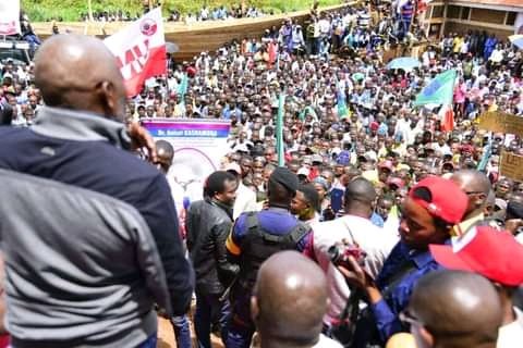 OmbaKasongo's tweet photo. #idjwi sous contrôle

L'homme de la paix et non de épée mwalimu @VitalKamerhe1 baba wa #Amani. 
@BillyKambale1 @MichelMoto1 @Bibishe6 @LwarhibaM @BobelabiR @NgazwaJean @ofelo14 @mulungubidaniel @KamusakyJossar1 @MambueniNdangi https://t.co/jlWFhn2J9S