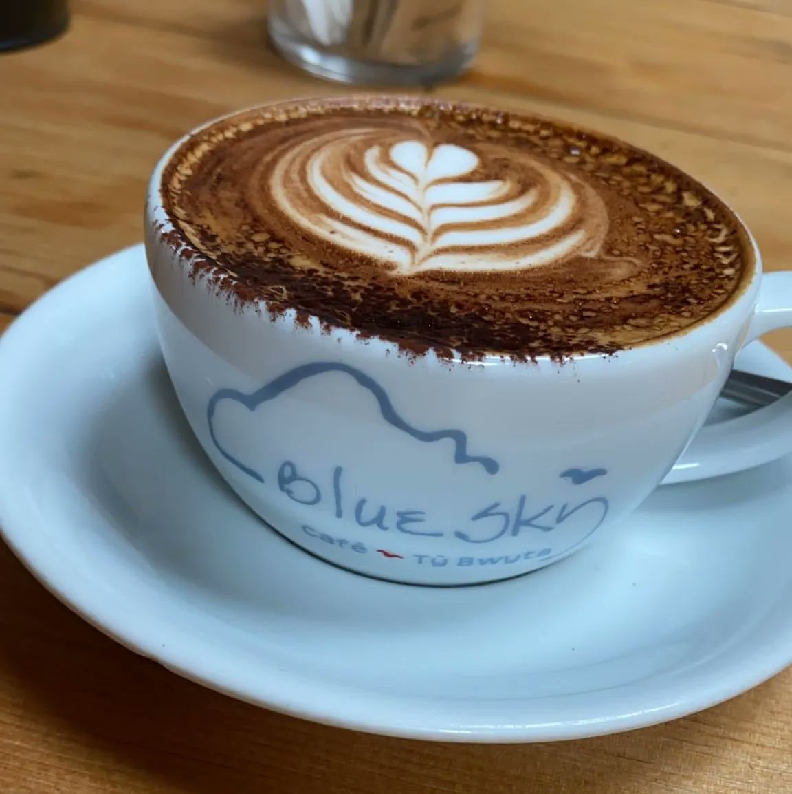 RCSwales's tweet photo. Our Bangor office crew headed over to @BlueSkyBangor this afternoon for an office lunch date. Is that a 'falafel in a basket i spy'?! ๐ Aeth criw o'r swyddfa Bangor draw i Blue Sky prynhawn yma am det cinio. 'Falafel mewn basged' yw hwnna?! ๐ #wellbeingwednesday #wellbeinghour https://t.co/fGs0AD90YS