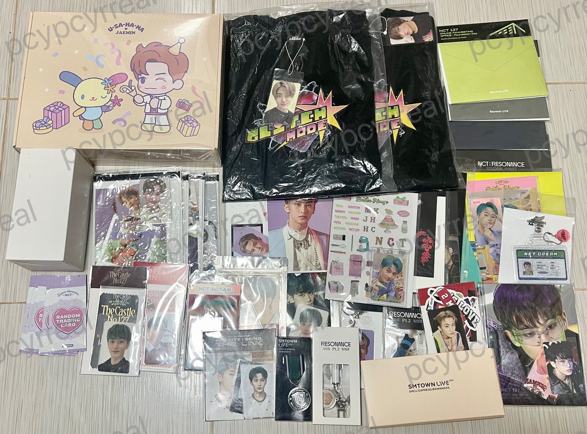 pcypcyrreal's tweet image. ฝากหน่อยค่าา กลับมาอีกแล้วรอบนี้🥹🥹 กล่องสุ่ม 200บาท (มีแต่ของNCT) ทุกกล่องค่ะ ของตามในรูปเลยคับ เยอะมาก ทั้งบั้ม (ไม่แกะซีล) กู้ดส์ การ์ด ลงฟอร์มวันนี้ 2ทุ่มครึ่งคับ🥹 #ตลาดนัดnct #ตลาดนัดnct127 #ตลาดนัดnctdream #ตลาดนัดอซท ตามหา