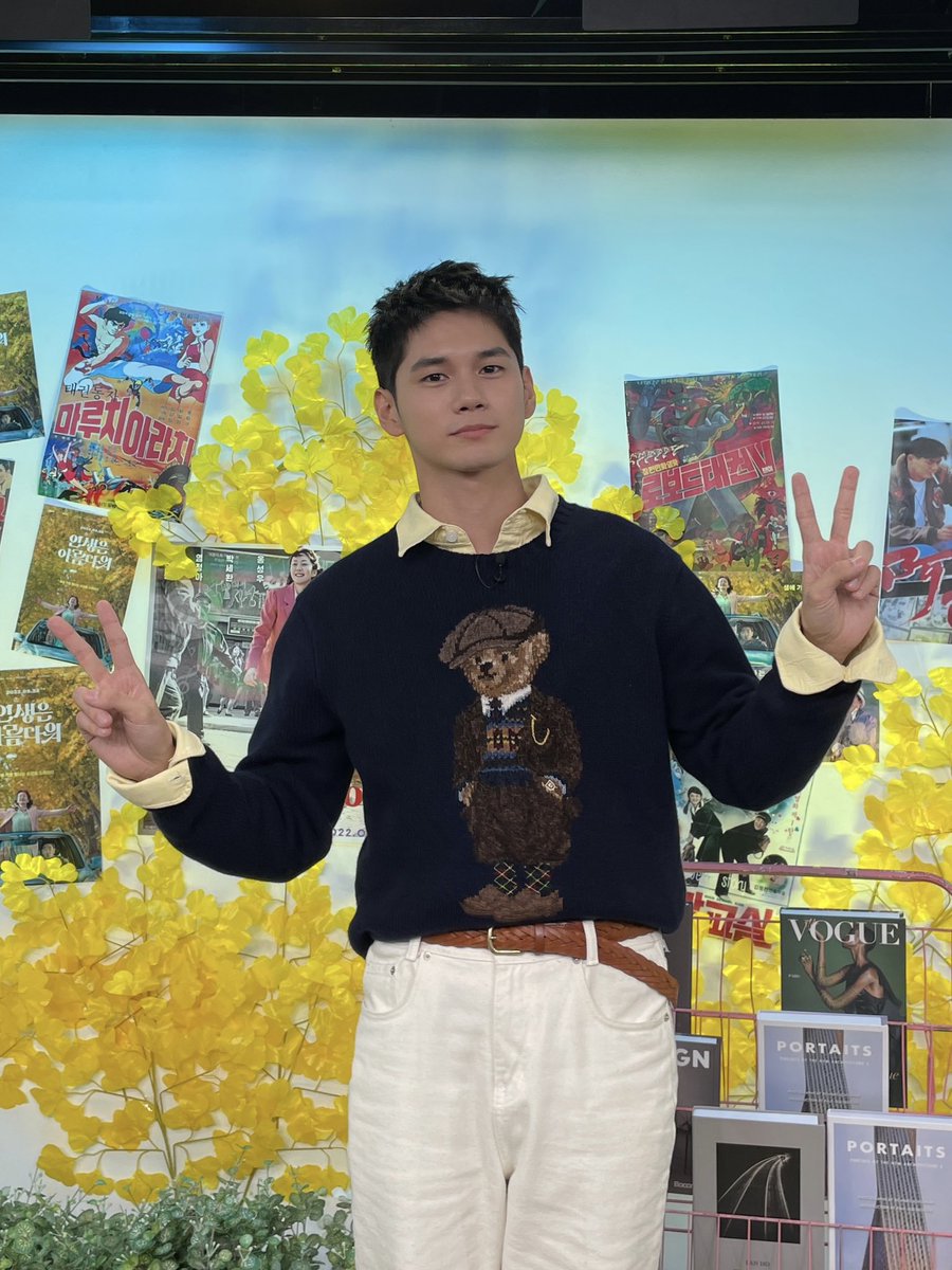 officialtwt_OSW's tweet photo. ✨ 220921 <인생은아름다워> 주크박스 NOW쇼 #옹성우 ✨

영화 속 장면들이 눈앞에 펼쳐진 아름다웠던 시간🍂
듣기만 해도 신나는 노래와 풋풋한 청춘을
그려낸 ‘정우’와 함께 즐거운 시간 되셨나요?!☂️
우리의 마음을 더 설레게 만들 셀카와 함께, 오늘도 옹나잇🌙

#ONGSEONGWU https://t.co/S91B8n9iNT