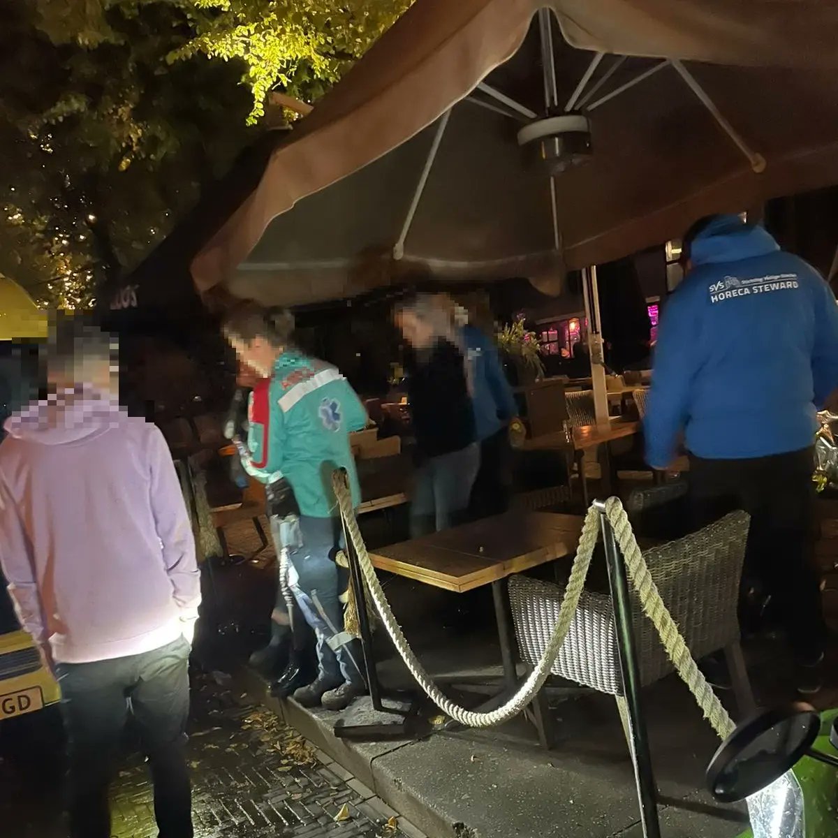 Afgelopen weekend is er een dame onwel geworden op een terras in Den Haag!

De horecastewards hebben mevrouw ondersteund en de politie atent gemaakt van de situatie. Toen mevrouw begon te hyperventileren hebben we besloten de ambulance erbij te halen.

#veilig #onwel #intoxicatie