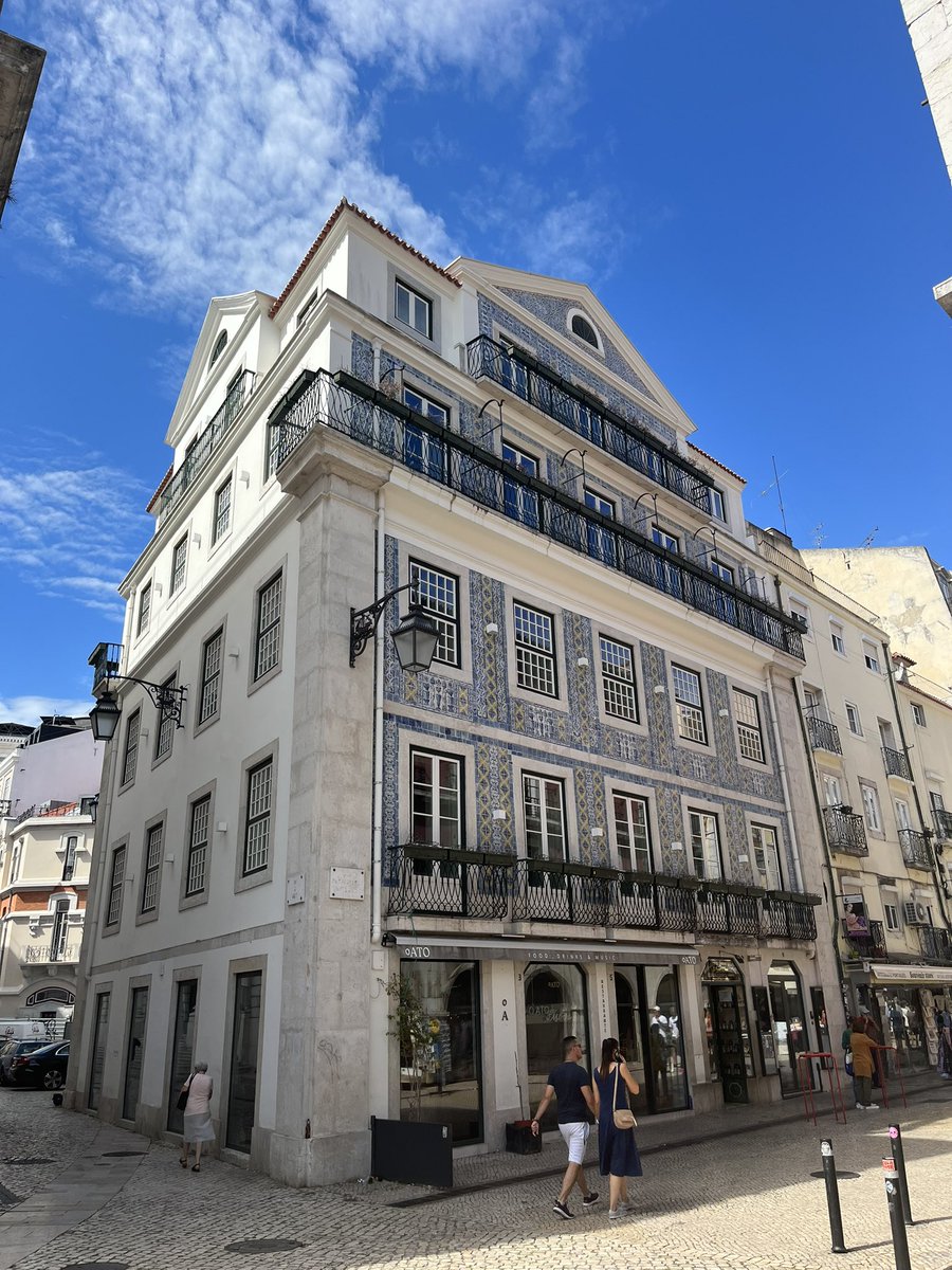 amygallim0re's tweet photo. Find yourself a company where you work from places like this 🇵🇹 @Connective_3
#WorkFromAbroad https://t.co/p6rD12vwuZ