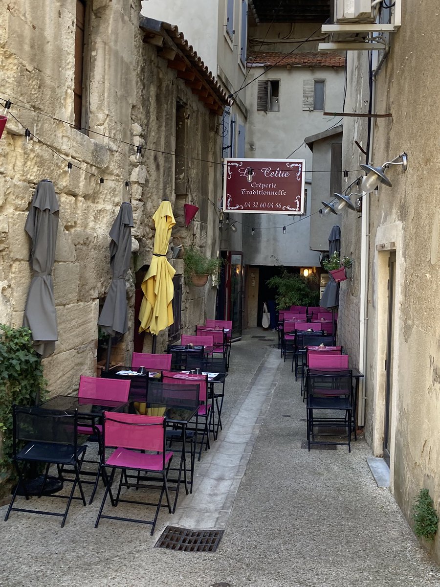 jo_thomas01's tweet photo. Searching for lunch #EnProvence https://t.co/F88PZ2ZJnX