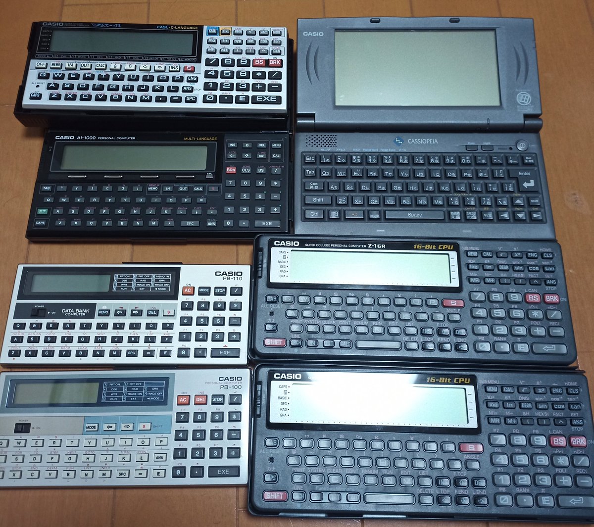 jo2tmc's tweet photo. 部屋の隅から出てきたカシオパソコン

#カシオ
#ポケットコンピュータ
#ハンドヘルドPC
#PB100
#PB110
#AI1000
#VX4
#Z1GR
#A51 https://t.co/xJjfAzC7U4