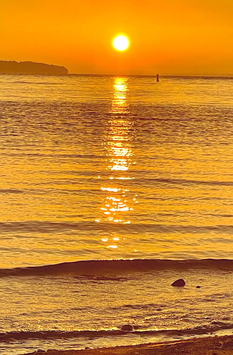 SmileTurn1's tweet photo. Beautiful sunrise today #fallisnear πβοΈπ§‘π https://t.co/7K1QdHBARC