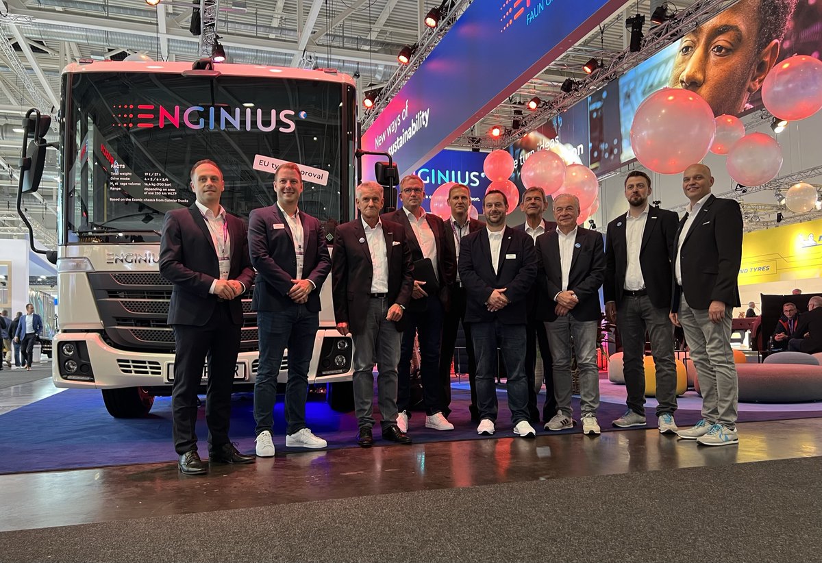 faun_co's tweet photo. #sauberinhamburgabliefern 
DACHSER und Fahrzeugbau Junge besuchen ENGINIUS zur IAAtransportation.
FAUN-Tochter ENGINIUS liefert 2023 H2LKW BLUEPOWER an DACHSER.
#enginius #wasserstoff #hydrogen #bluepower #citypower #sauber #klimaneutralerlastverkehr
@IAAmobility @dachser_news https://t.co/gkItnB6iPO