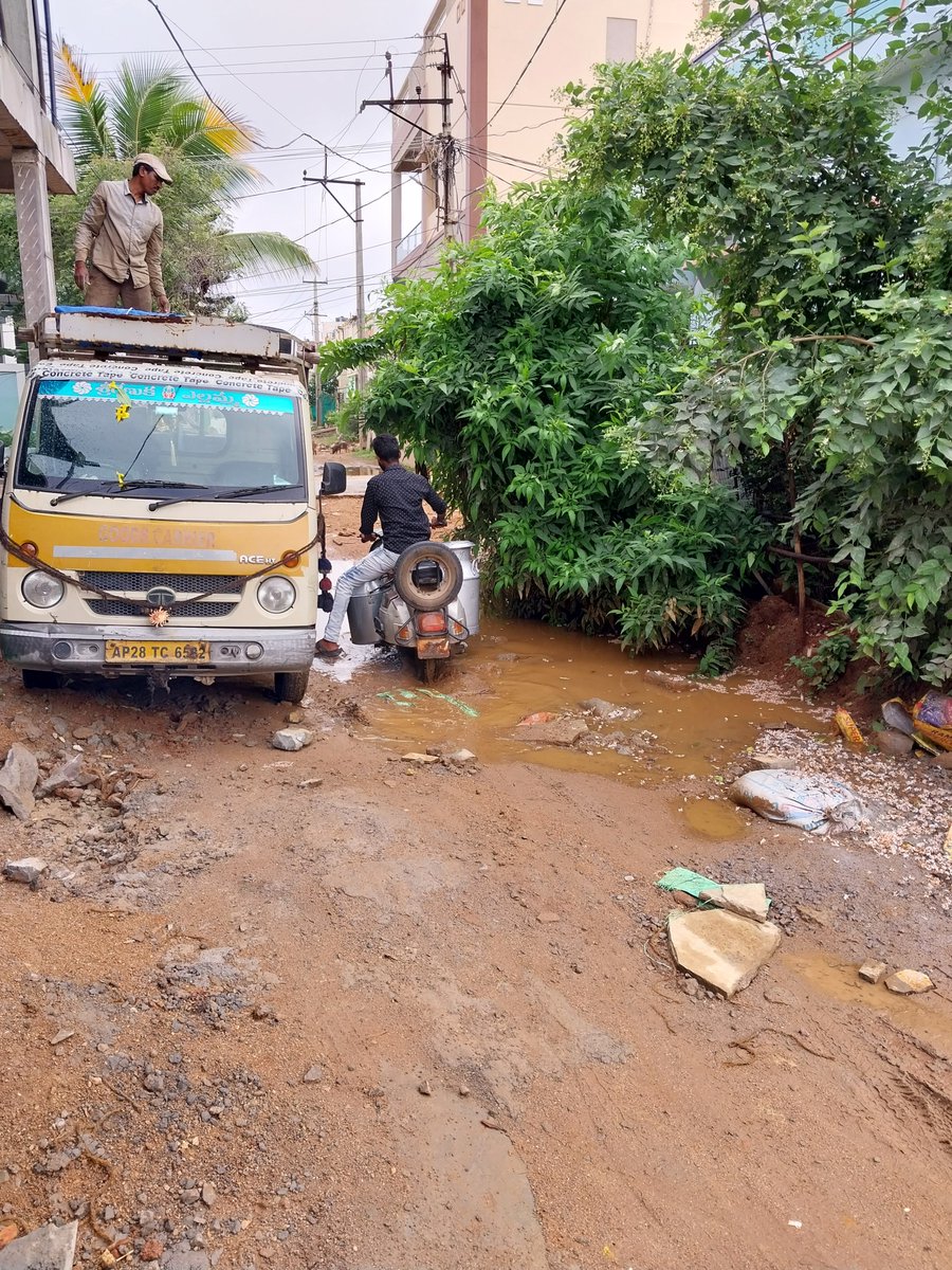Maruthikris's tweet photo. @MC_Boduppal Potholes to be filled in Road number 1, it's water stagnation https://t.co/70mX9Sptx9