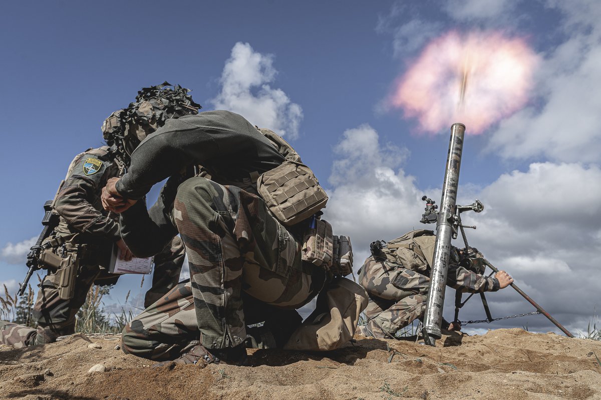 #MissionLynx To maintain the high level of their defensive capacities, the 🇫🇷 soldiers committed to the @NATO enhanced Forward Battlegroup #Estonia 🇪🇪 train intensively. Thus they demonstrate their solidarity with their allies to deter any threat to the borders of the #Baltics.