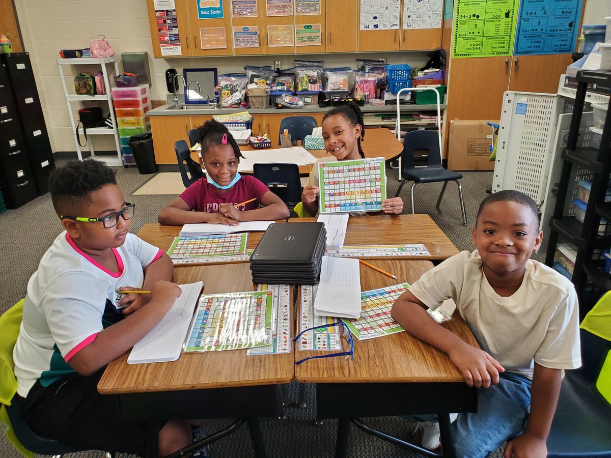 LDawkins14's tweet photo. Dictation anyone? We enjoy practicing sounds and spellings in our half-size composition books! Having our own personal sound-spelling charts helps too!@SEstarsR2 https://t.co/mOYeNQFjVh