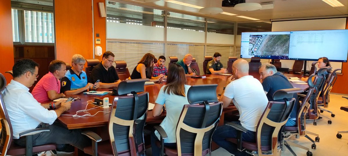 SCExtremeAnaga's tweet photo. Quedan poco más de 2️⃣ semanas y no queremos dejar nada al azar, para que tú y los tuyos estén bien. Hoy hemos tenido una reunión de coordinación y seguridad de la prueba.
El tiempo vuela y las inscripciones también...
#xtrm2022 #santacruzextreme #santacruz #anaga #islascanarias https://t.co/ur9wNNYTyB