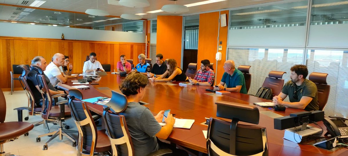 SCExtremeAnaga's tweet photo. Quedan poco más de 2️⃣ semanas y no queremos dejar nada al azar, para que tú y los tuyos estén bien. Hoy hemos tenido una reunión de coordinación y seguridad de la prueba.
El tiempo vuela y las inscripciones también...
#xtrm2022 #santacruzextreme #santacruz #anaga #islascanarias https://t.co/ur9wNNYTyB