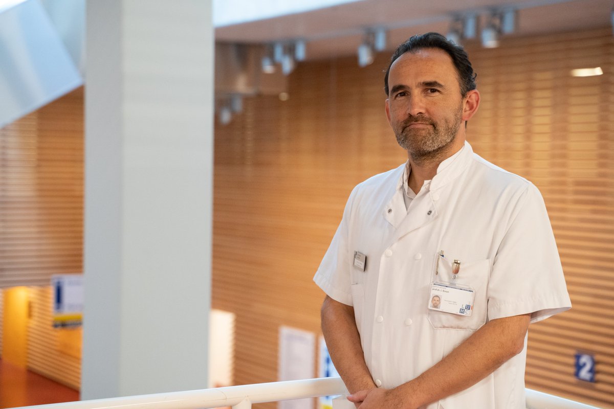 Hartcentrum Leiden (@hartcentrum) on Twitter photo Op vrijdag 23 september zal prof. dr. Jerry Braun om 16:15 uur zijn oratie "Uit Talloos veel Miljoenen" uitspreken ter aanvaarding van het #hoogleraarschap Cardiothoracale Chirurgie, in het bijzonder de Longchirurgie. Volg de #oratie live via bit.ly/3BsTppA <a href="/LUMC_Leiden/">LUMC Leiden</a> Op vrijdag 23 september zal prof. dr. Jerry Braun om 16:15 uur zijn oratie "Uit Talloos veel Miljoenen" uitspreken ter aanvaarding van het #hoogleraarschap Cardiothoracale Chirurgie, in het bijzonder de Longchirurgie. Volg de #oratie live via bit.ly/3BsTppA <a href="/LUMC_Leiden/">LUMC Leiden</a>