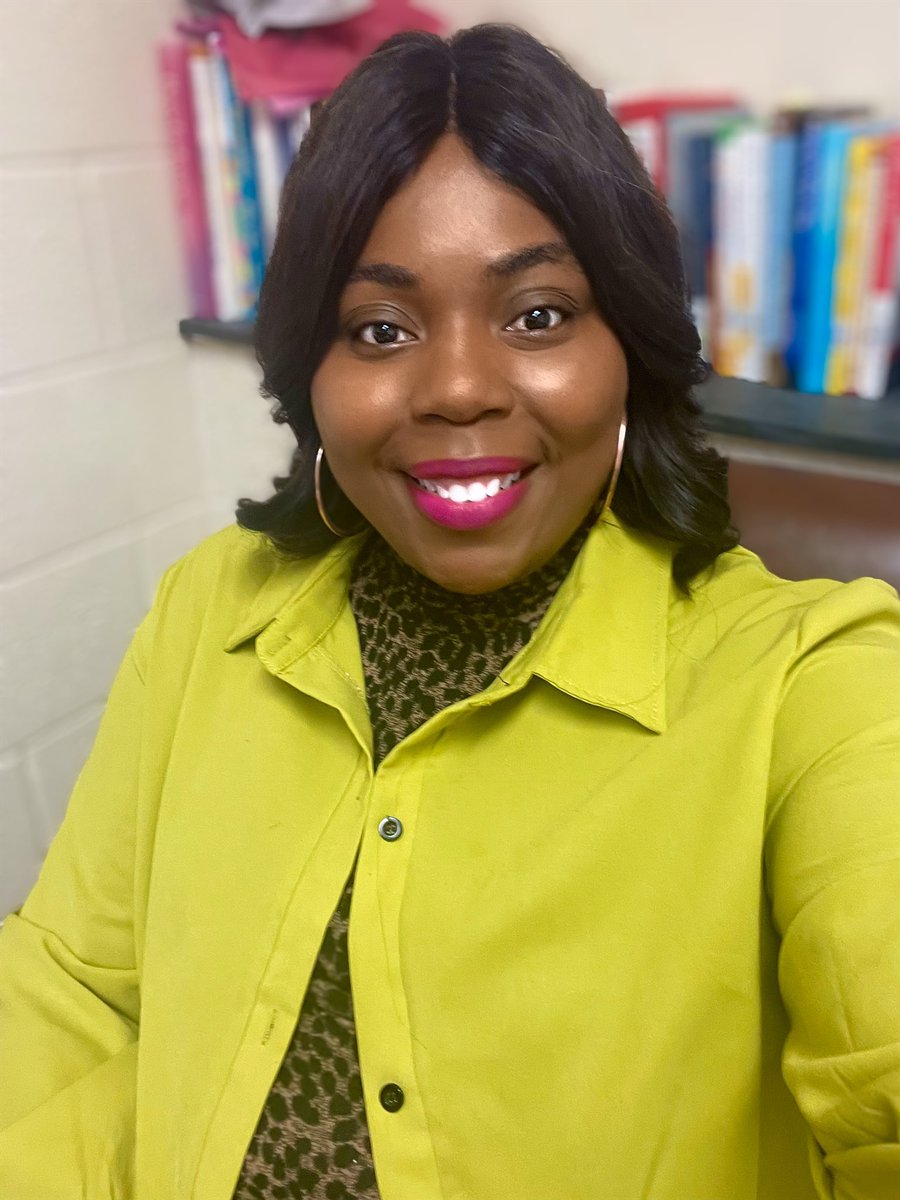 empoweringSW11's tweet photo. I am truly a proud social worker!! Wearing green today for #greenout #Wednesday #StartWithHelloWeek Let’s get ready to welcome our kids into the building!! Can’t wait to see all of the #green !!! https://t.co/N0BQZqDelo
