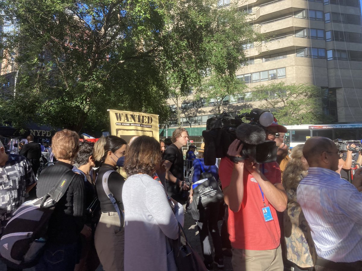 RevComCorpsNYC's tweet photo. Protests are beginning here at the UN: Free Iran’s Political Prisoners! No IRI, No Us Imperialism https://t.co/aAn8LykCU0