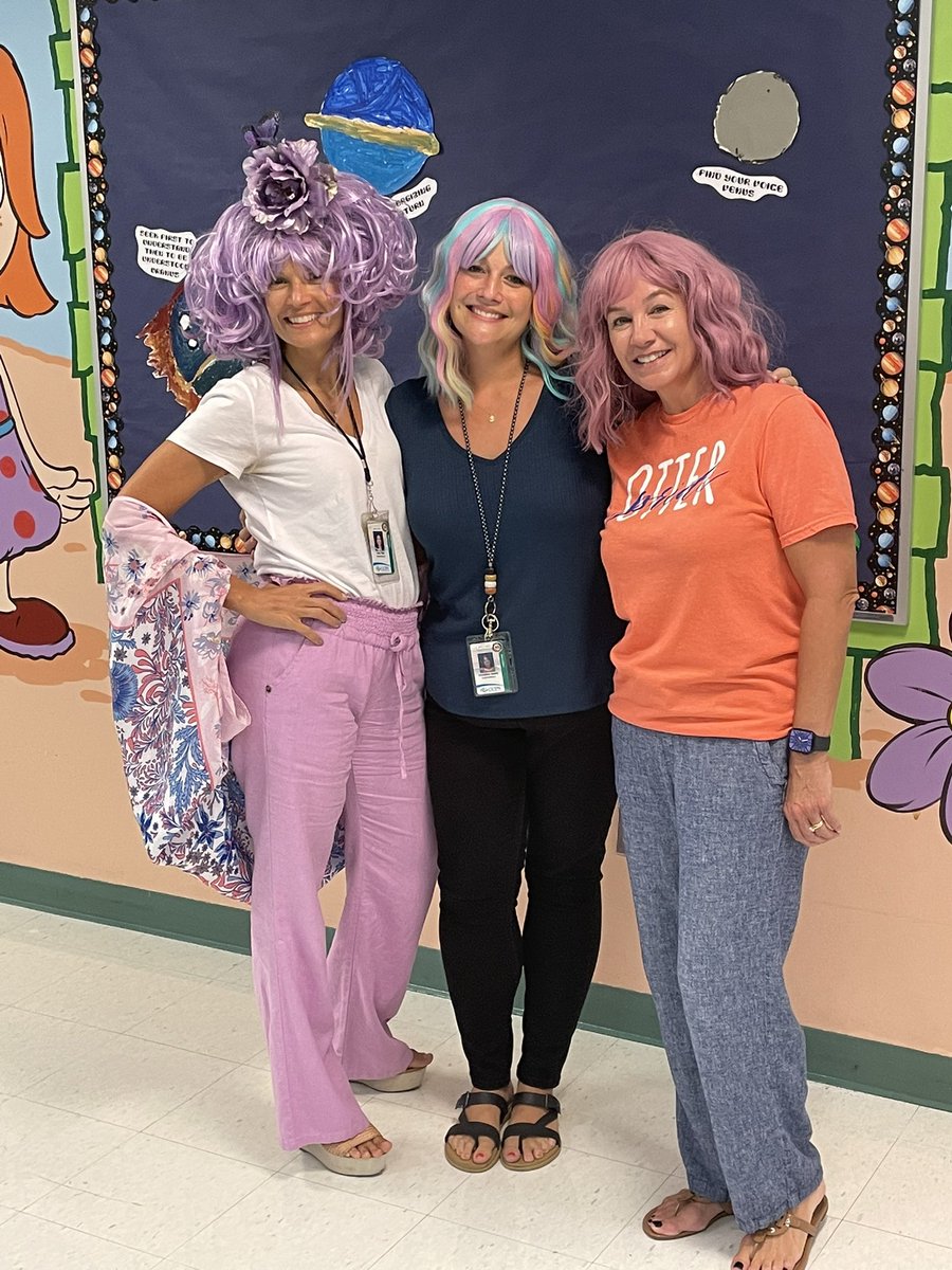 AmyPikeHCEMedia's tweet photo. First ever WIG assembly and we came prepared! @AmyPikeHCEMedia @hceotters @christinebrady @jackie110573 @SarahWoofter1 @MrsLehner1 @KeniaZumba https://t.co/4In0yJ6cRp