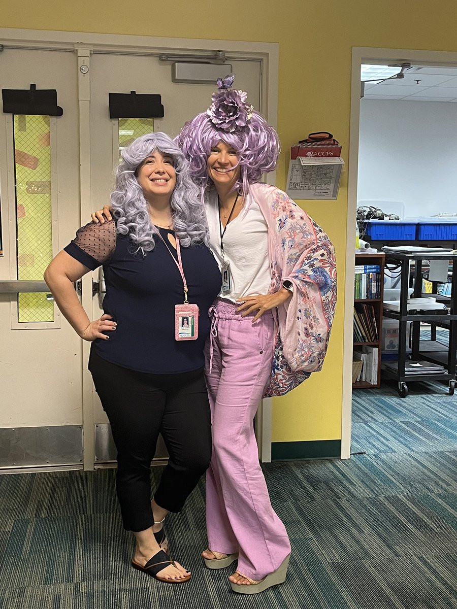 AmyPikeHCEMedia's tweet photo. First ever WIG assembly and we came prepared! @AmyPikeHCEMedia @hceotters @christinebrady @jackie110573 @SarahWoofter1 @MrsLehner1 @KeniaZumba https://t.co/4In0yJ6cRp