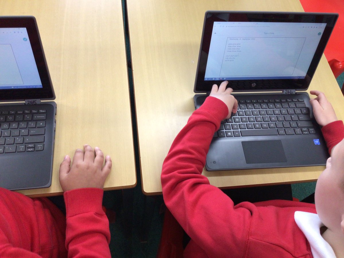Mrs_B_ICT's tweet photo. P3 ELF group today have been working very hard with their new spelling words on Seesaw. They are also learning keyboard skills, making capital letters and taking new lines. #Seesaw #DYW #digitaldeans @DeansPrimary @MrsDuranoP3 https://t.co/G1TWb2L5wl