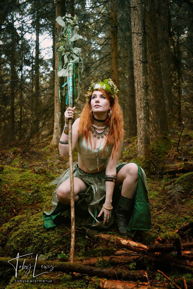 _feraline_'s tweet photo. 🌿 Happy International Peace Day! 🌿
Revelling in the beauty + peace of the forests ~ photography by https://t.co/UV6gksFG8J
#InternationalPeaceDay #peaceful #innature #mothernature #woodlandphotography #mossyforest #ethereal #forestfae #woodlandnymph #wildwomen #creativemuse https://t.co/ZjjiCh7dyd